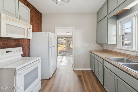 Tiny photo for 707 Park Street, Napoleon, OH 43545 (MLS # 10000382)