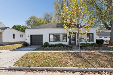 Tiny photo for 707 Park Street, Napoleon, OH 43545 (MLS # 10000382)