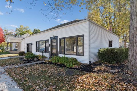 Tiny photo for 707 Park Street, Napoleon, OH 43545 (MLS # 10000382)
