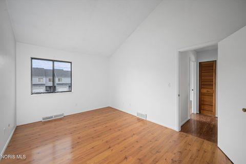 Tiny photo for 2585 W Village Drive, Toledo, OH 43614 (MLS # 10004824)