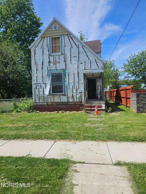 Photo of 1209 Waverly Avenue, Toledo, OH 43607 (MLS # 10008261)
