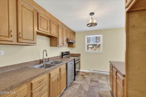 Tiny photo for 4702 Vallejo Drive, Toledo, OH 43615 (MLS # 10004110)