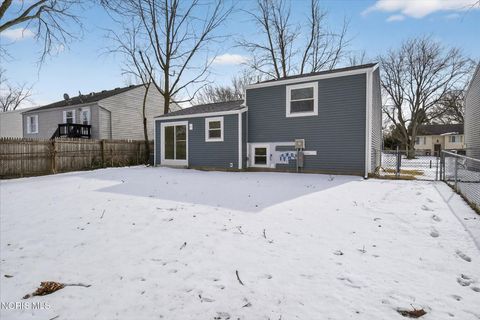 Tiny photo for 4702 Vallejo Drive, Toledo, OH 43615 (MLS # 10004110)