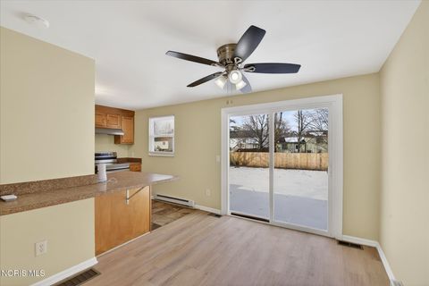 Tiny photo for 4702 Vallejo Drive, Toledo, OH 43615 (MLS # 10004110)