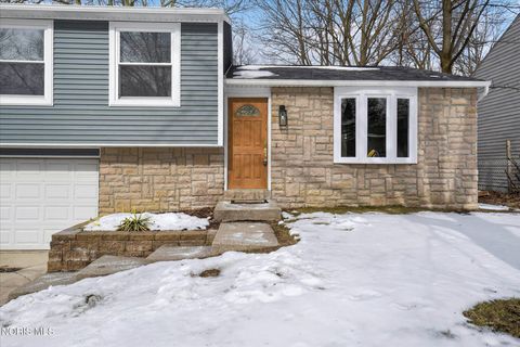 Tiny photo for 4702 Vallejo Drive, Toledo, OH 43615 (MLS # 10004110)