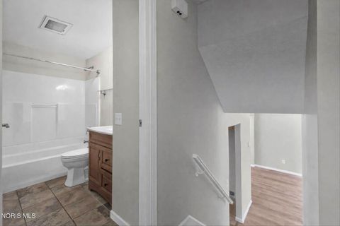 Tiny photo for 4702 Vallejo Drive, Toledo, OH 43615 (MLS # 10004110)