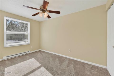 Tiny photo for 4702 Vallejo Drive, Toledo, OH 43615 (MLS # 10004110)