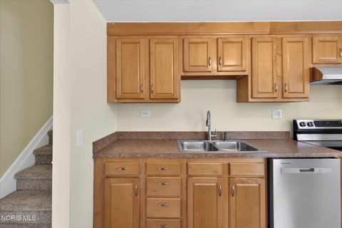 Tiny photo for 4702 Vallejo Drive, Toledo, OH 43615 (MLS # 10004110)