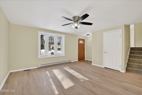 Tiny photo for 4702 Vallejo Drive, Toledo, OH 43615 (MLS # 10004110)