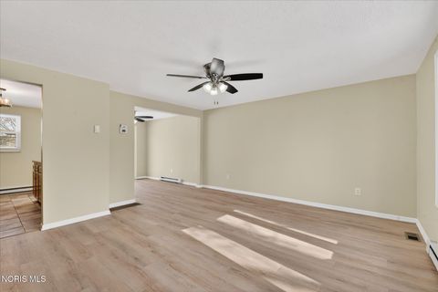 Tiny photo for 4702 Vallejo Drive, Toledo, OH 43615 (MLS # 10004110)