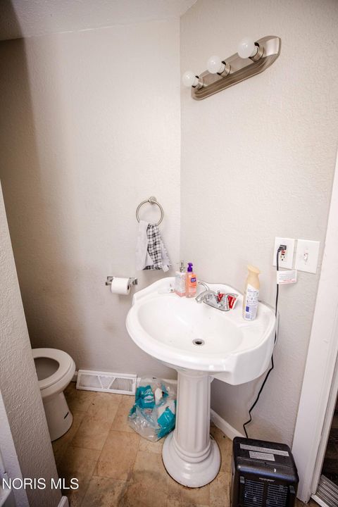 Tiny photo for 1806 Marne Avenue, Toledo, OH 43613 (MLS # 10006741)