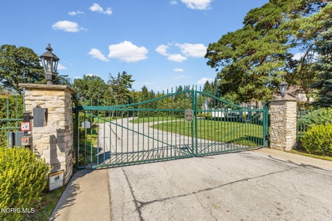 Tiny photo for 30185 Hickory Hill Drive, Perrysburg, OH 43551 (MLS # 10014261)