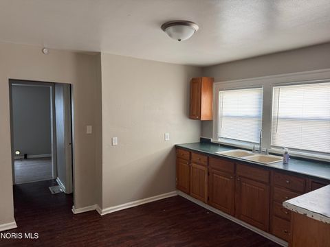 Tiny photo for 442 Walbridge Avenue, Toledo, OH 43609 (MLS # 10007637)