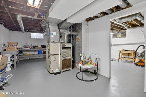 Tiny photo for 2340 Georgetown Avenue, Toledo, OH 43613 (MLS # 10002718)