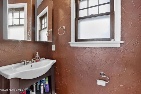 Tiny photo for 2340 Georgetown Avenue, Toledo, OH 43613 (MLS # 10002718)