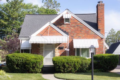 Photo of 2425 River Road, Maumee, OH 43537 (MLS # 10009207)