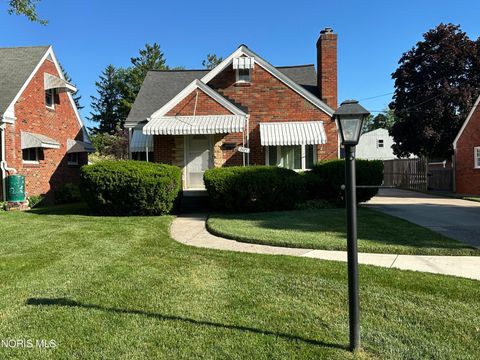 Homes For Sale - 2425 River Road<br/> Maumee, OH 43537