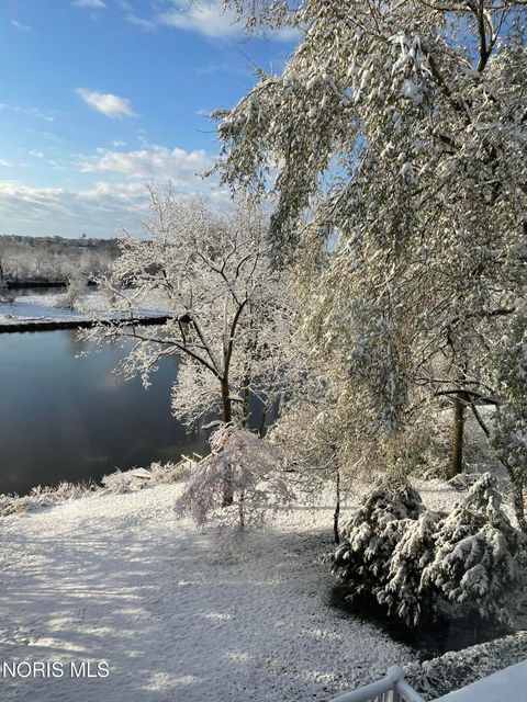 Tiny photo for 606 River Road, Maumee, OH 43537 (MLS # 10006614)