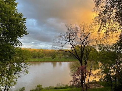 Tiny photo for 606 River Road, Maumee, OH 43537 (MLS # 10006614)