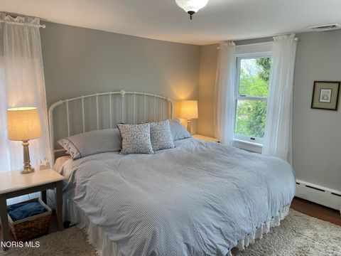 Tiny photo for 606 River Road, Maumee, OH 43537 (MLS # 10006614)