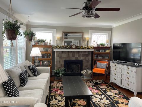 Tiny photo for 606 River Road, Maumee, OH 43537 (MLS # 10006614)