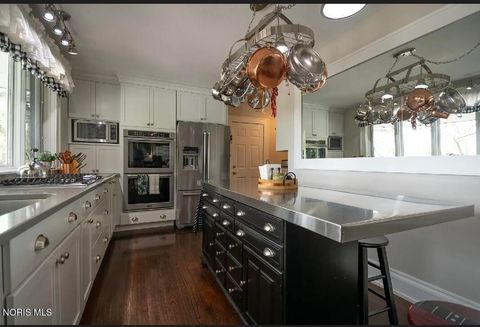 Tiny photo for 606 River Road, Maumee, OH 43537 (MLS # 10006614)