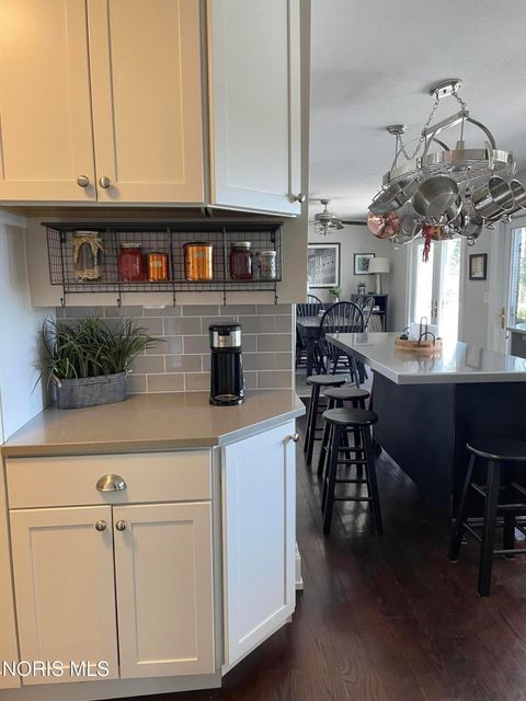 Tiny photo for 606 River Road, Maumee, OH 43537 (MLS # 10006614)