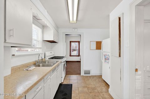 Tiny photo for 2352 108th Street, Toledo, OH 43611 (MLS # 10002902)