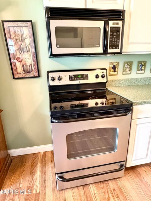 Tiny photo for 3752 Lakepointe Drive, Northwood, OH 43619 (MLS # 10010877)