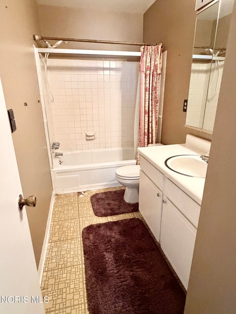 Tiny photo for 3752 Lakepointe Drive, Northwood, OH 43619 (MLS # 10010877)