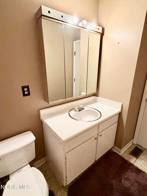 Tiny photo for 3752 Lakepointe Drive, Northwood, OH 43619 (MLS # 10010877)
