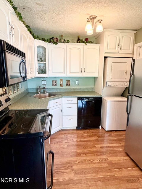 Tiny photo for 3752 Lakepointe Drive, Northwood, OH 43619 (MLS # 10010877)