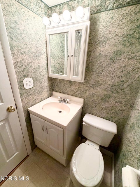 Tiny photo for 3752 Lakepointe Drive, Northwood, OH 43619 (MLS # 10010877)