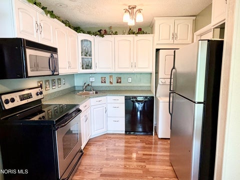 Tiny photo for 3752 Lakepointe Drive, Northwood, OH 43619 (MLS # 10010877)
