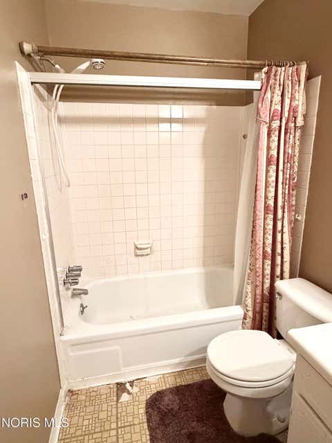 Tiny photo for 3752 Lakepointe Drive, Northwood, OH 43619 (MLS # 10010877)