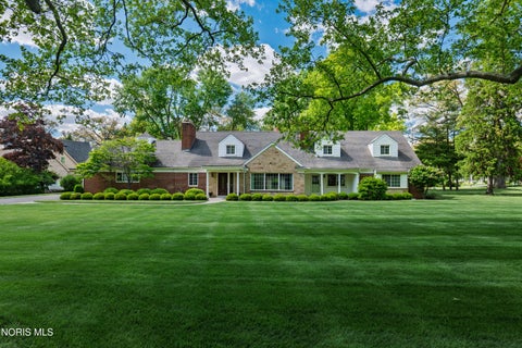 Photo of 2953 Westchester Road, Ottawa Hills, OH 43615 (MLS # 10013814)