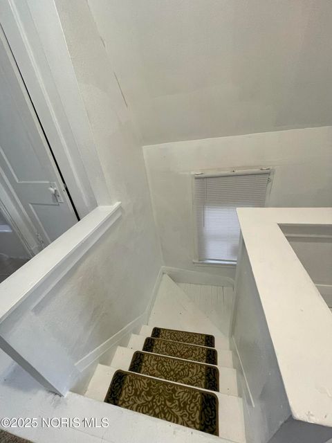 Tiny photo for 438 3rd Street, Toledo, OH 43605 (MLS # 10001787)