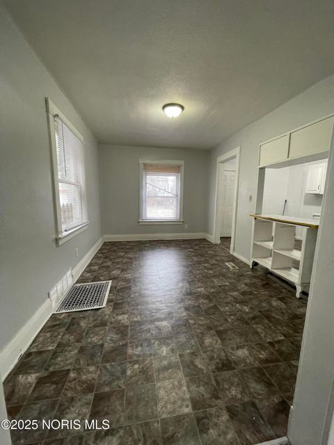 Tiny photo for 438 3rd Street, Toledo, OH 43605 (MLS # 10001787)