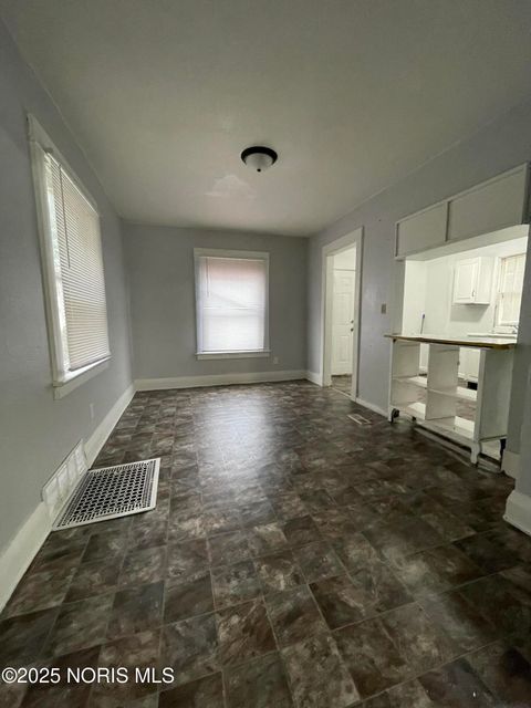 Tiny photo for 438 3rd Street, Toledo, OH 43605 (MLS # 10001787)