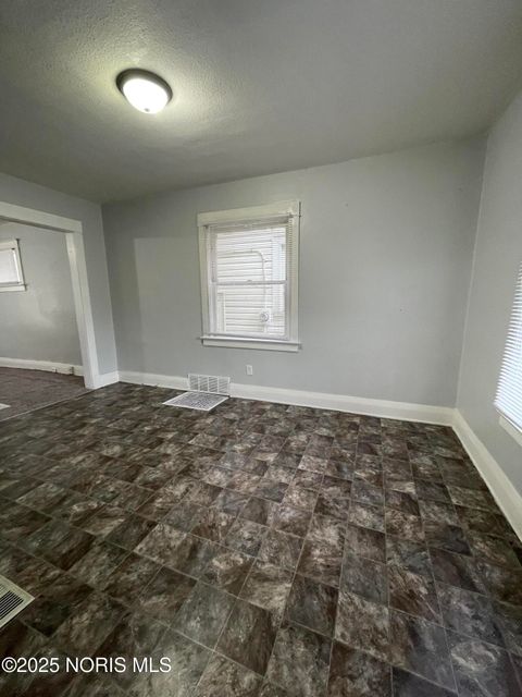 Tiny photo for 438 3rd Street, Toledo, OH 43605 (MLS # 10001787)