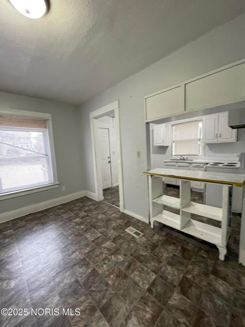 Tiny photo for 438 3rd Street, Toledo, OH 43605 (MLS # 10001787)