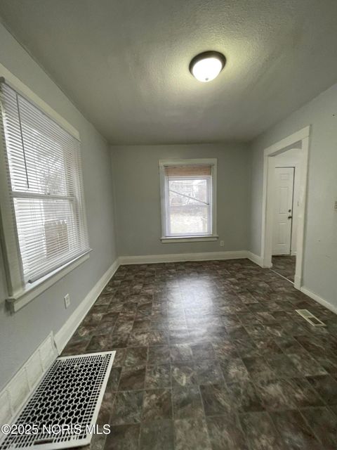 Tiny photo for 438 3rd Street, Toledo, OH 43605 (MLS # 10001787)