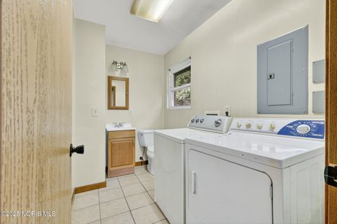 Tiny photo for 1826 Newport Avenue, Toledo, OH 43613 (MLS # 10001369)