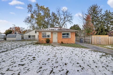 Tiny photo for 1826 Newport Avenue, Toledo, OH 43613 (MLS # 10001369)