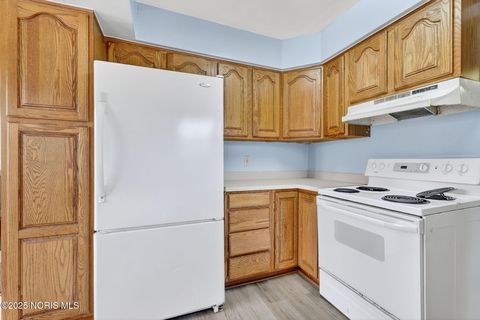 Tiny photo for 1826 Newport Avenue, Toledo, OH 43613 (MLS # 10001369)