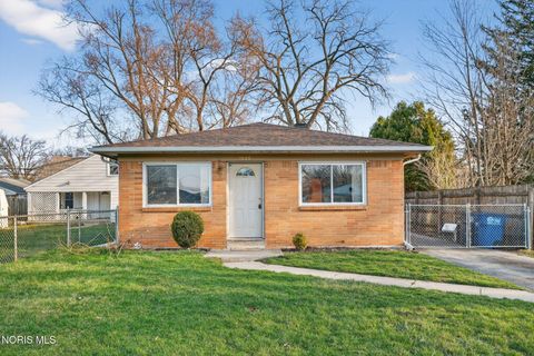 Homes For Sale - 1826 Newport Avenue<br/> Lucas County, Toledo, OH 43613