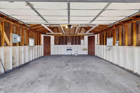 Tiny photo for 1826 Newport Avenue, Toledo, OH 43613 (MLS # 10001369)