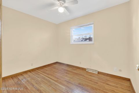 Tiny photo for 1826 Newport Avenue, Toledo, OH 43613 (MLS # 10001369)
