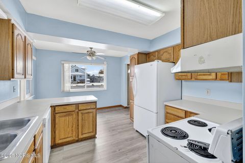 Tiny photo for 1826 Newport Avenue, Toledo, OH 43613 (MLS # 10001369)