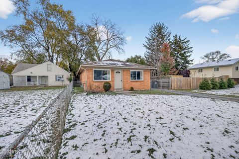 Tiny photo for 1826 Newport Avenue, Toledo, OH 43613 (MLS # 10001369)